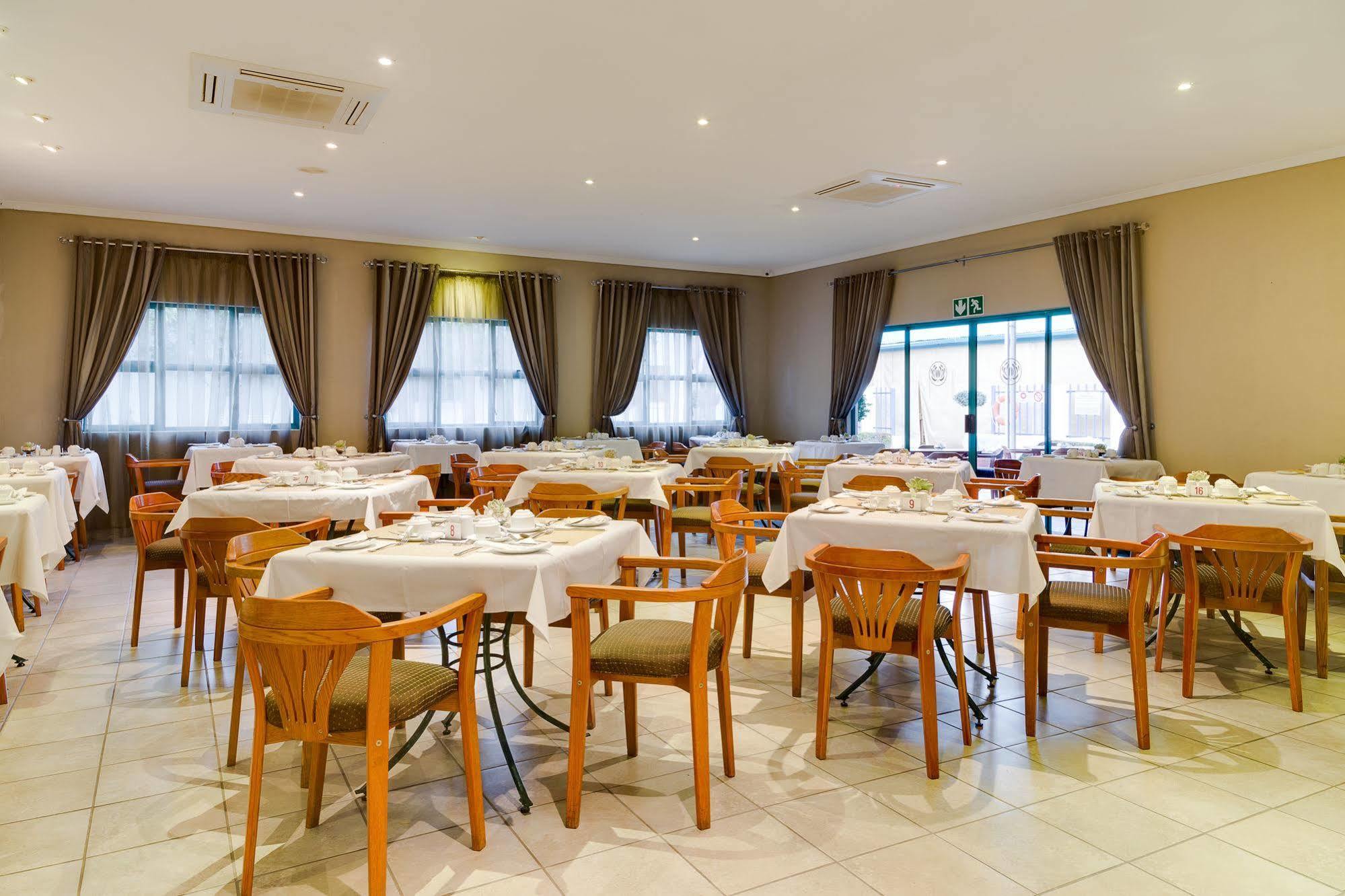 Protea Hotel By Marriott Polokwane Landmark Exterior foto